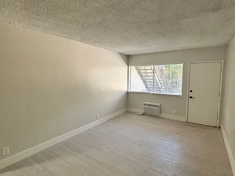 6809 Baird Ave — Photo 3