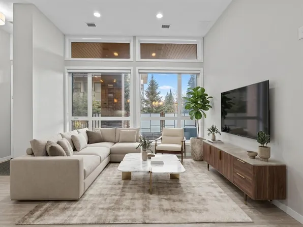 124 N Mahogany Ctr SE, Calgary, AB T3M 2X9