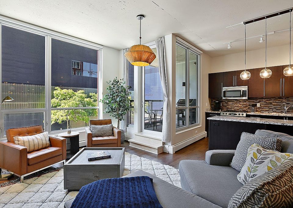 1st image of 901 2nd St S #206