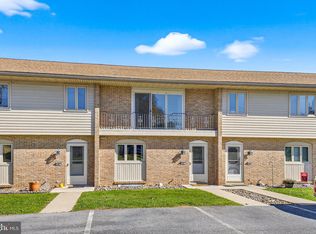 11 Fulton St, Akron, PA 17501