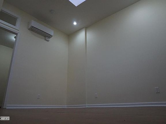 3rd image of 208 E 95th St APT 14