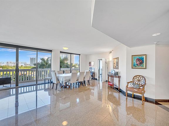 3rd image of 2000 Island Blvd APT 806