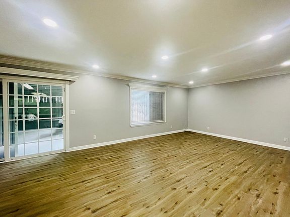 4th image of 2805 W Edinger Ave #5