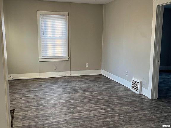 3rd image of 1203 W Hanssler Pl