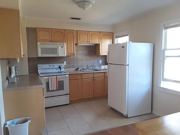3rd image of 2125 Brueckner Dr