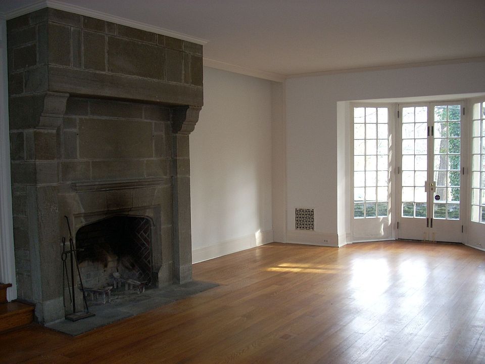 2nd image of 224 W Willow Grove Ave