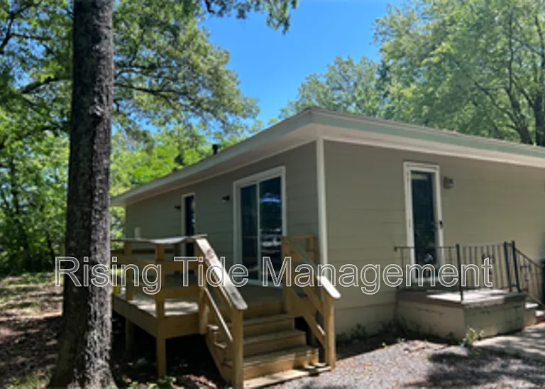1308 Airport Ln SW — Photo 2