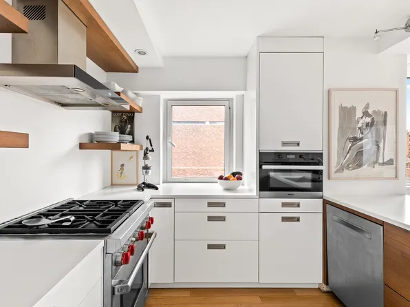 45 West 67th Street image 6 of 10