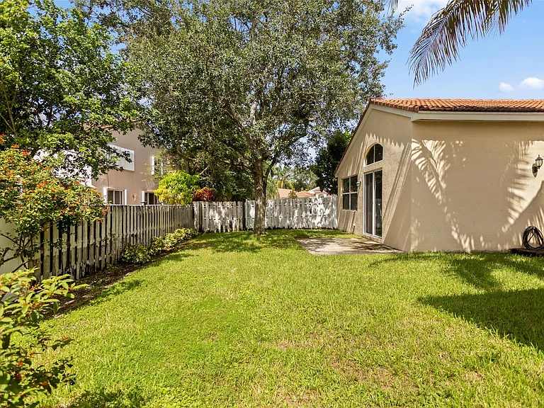 15250 SW 49th Ct — Photo 47