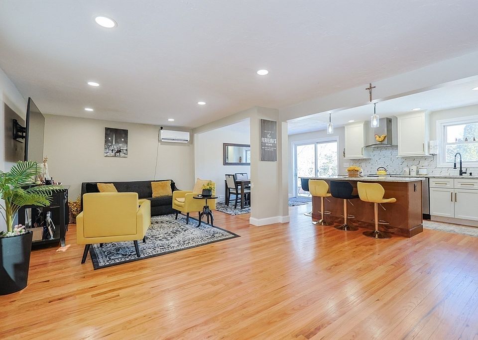 1st image of 158 Chester St