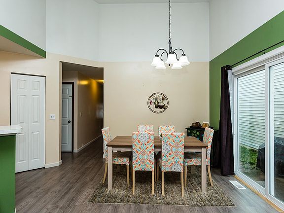 5th image of 872 Liberty Village Dr