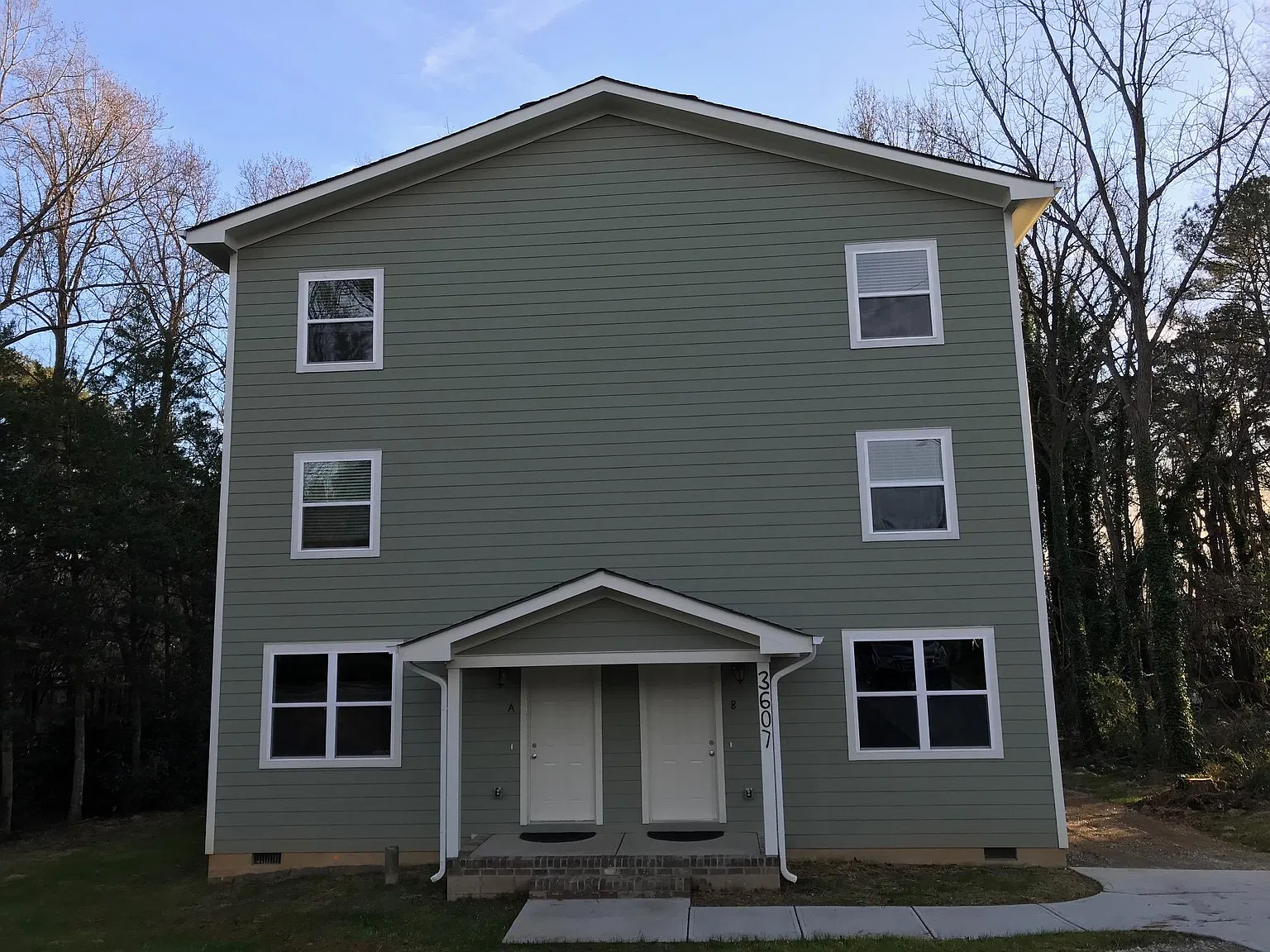5 bed, 5.5 bath, 2200 sqft, $5,050 — Photo 1