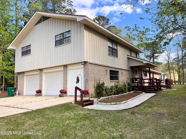 654 Koula Pl, Diamondhead, MS 39525