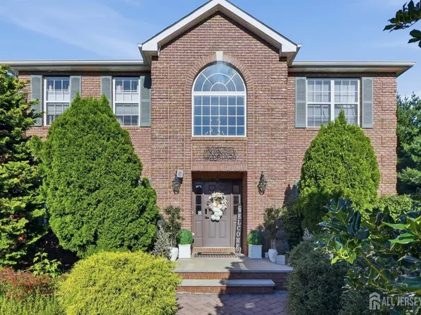 2 Butternut Ln, Monroe Township, NJ 08831