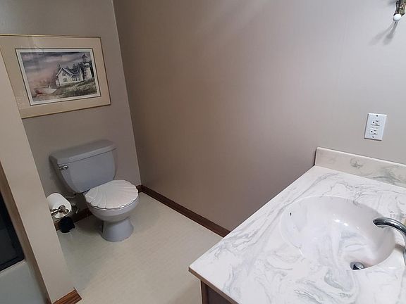 4th image of N58W23758 Hastings Ct