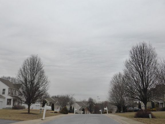 5th image of 100 Schoolview Ln
