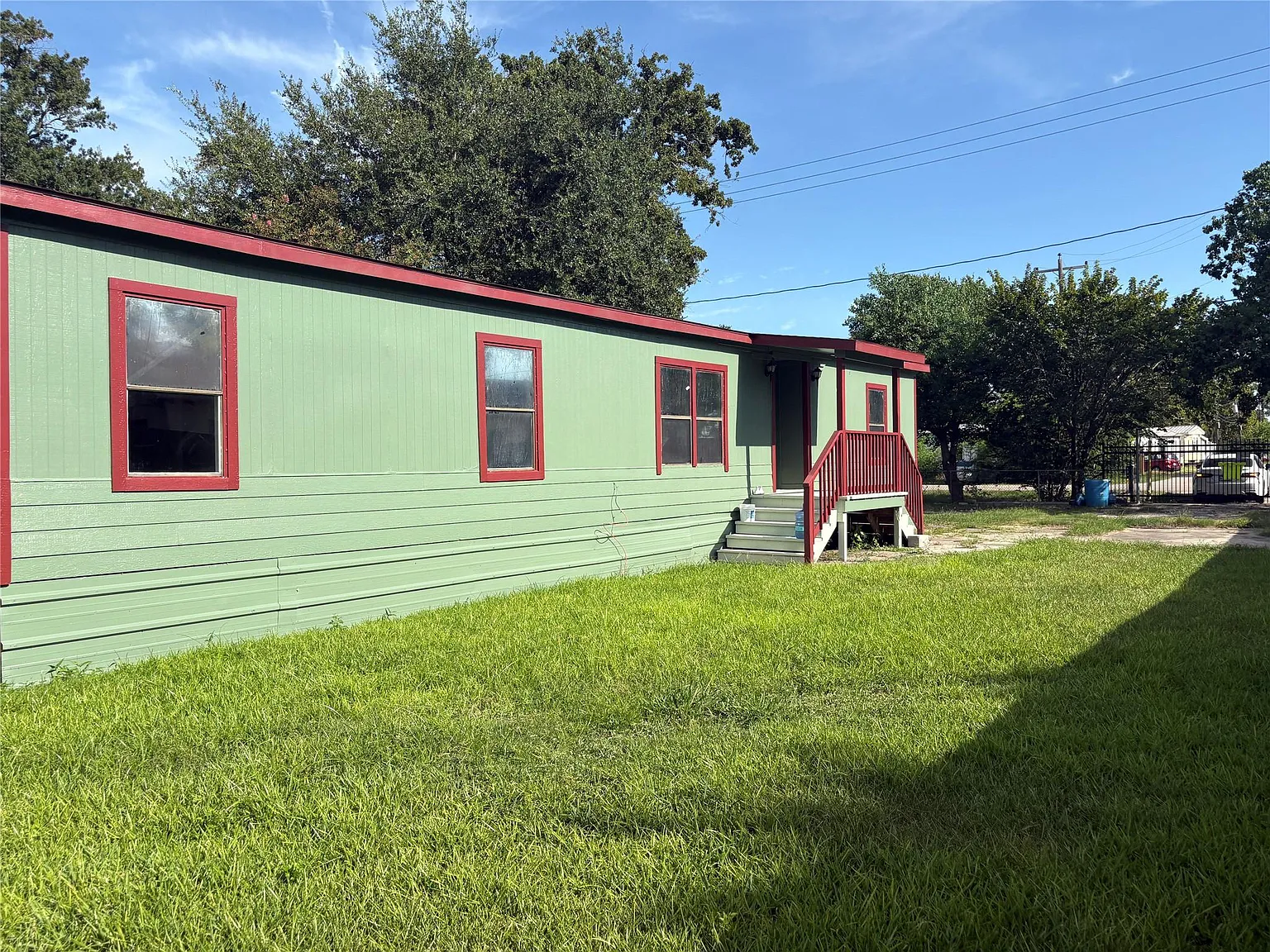 3 bed, 2.0 bath, 1344 sqft, $1,400 — Photo 2