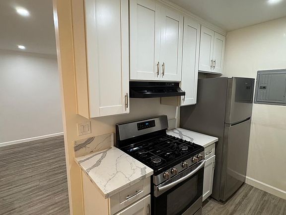 4th image of 730 N Mariposa Ave APT 11