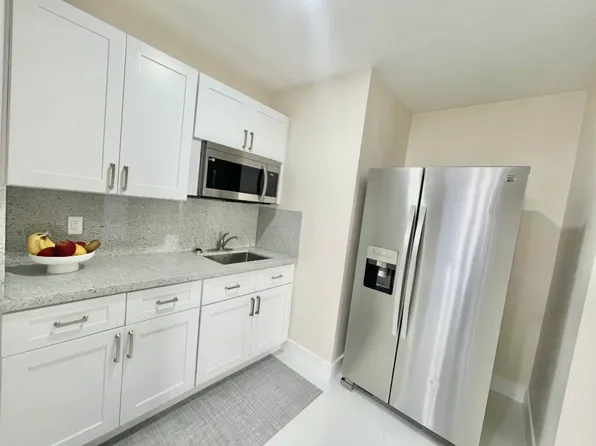 15949 SW 141st Ter, Miami, FL 33196