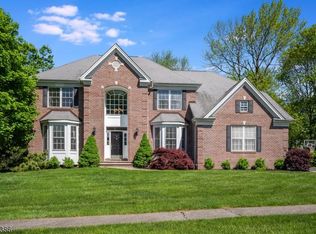 16 Shadow Hill Way, Hackettstown, NJ 07840