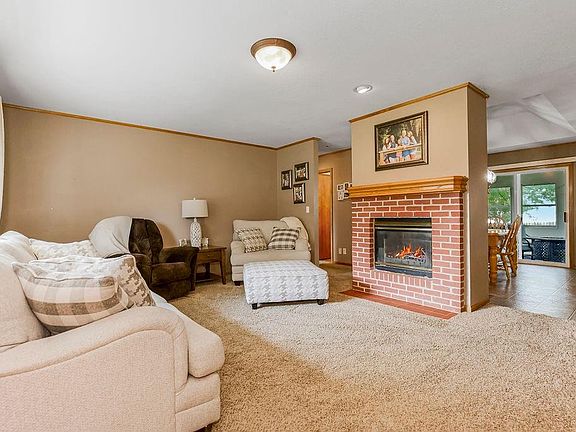 4th image of 1010 Hilltop Dr