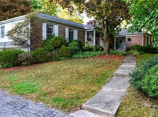 79 Maple Hill Dr, Chagrin Falls, OH 44022