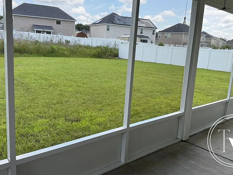 639 Red Oak Ln — Photo 34