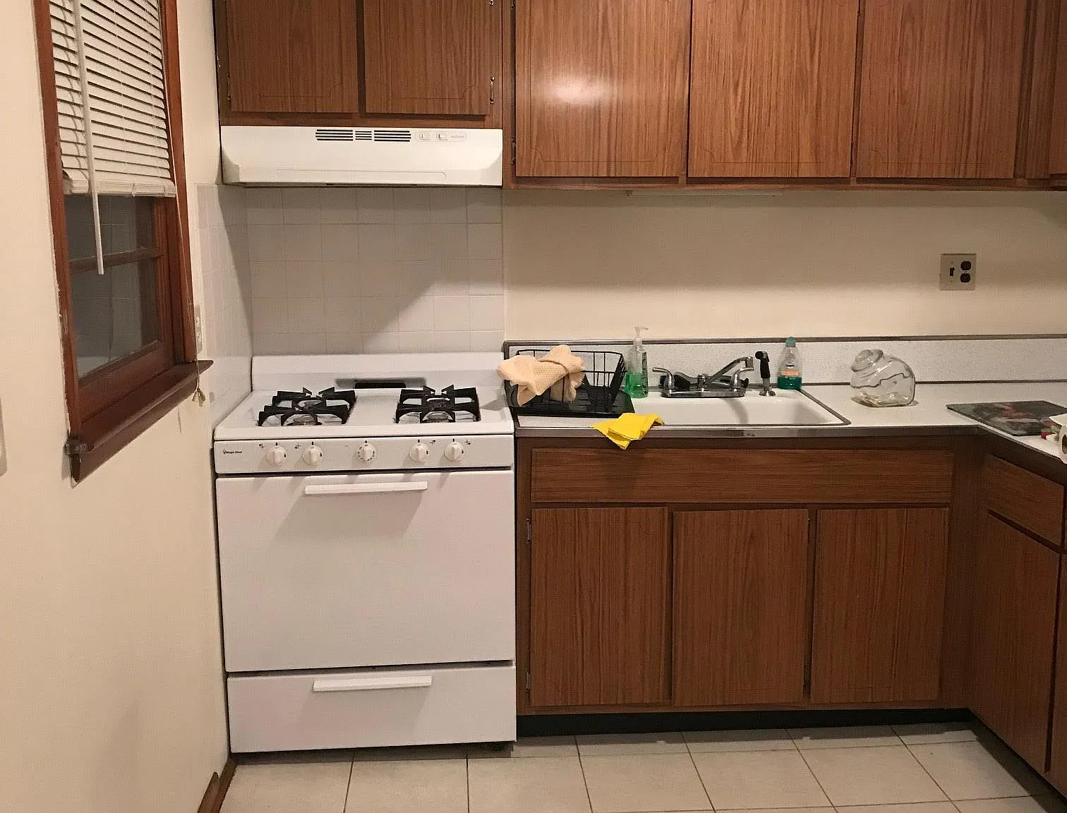 2 bed, 850 sqft, $2,200 — Photo 2