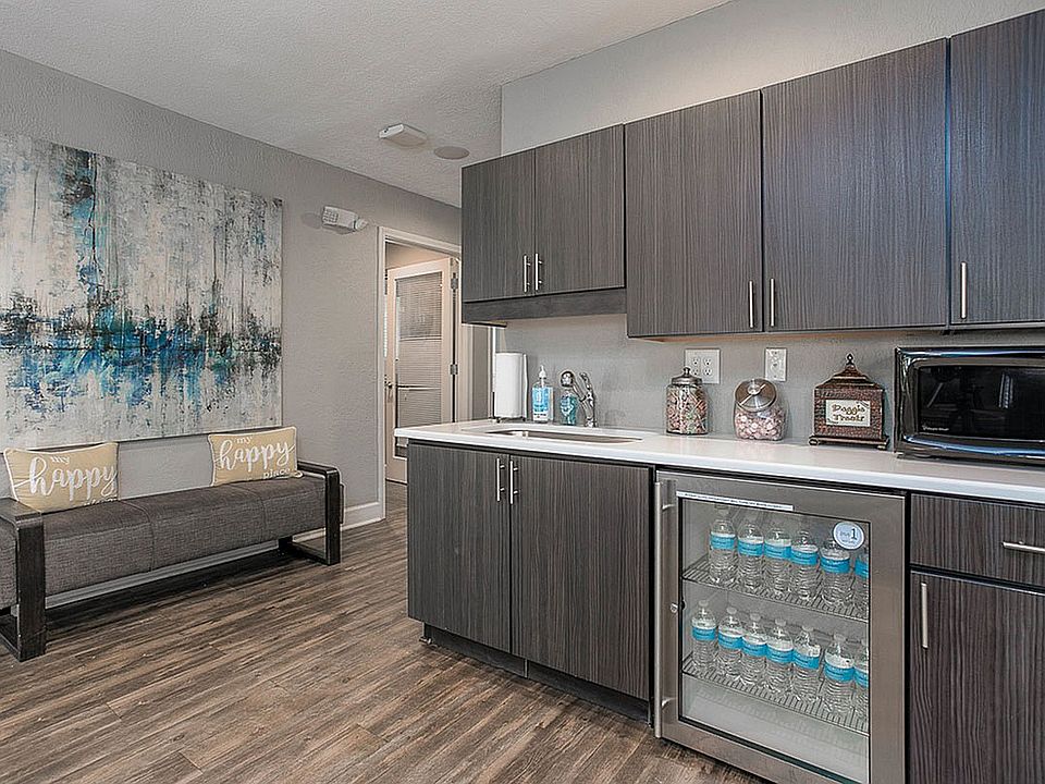 Clubroom Kitchen at Autumn Ridge