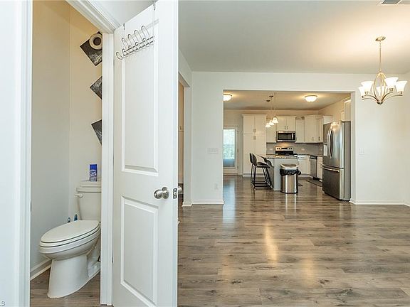 3rd image of 4044 Monteray Cir