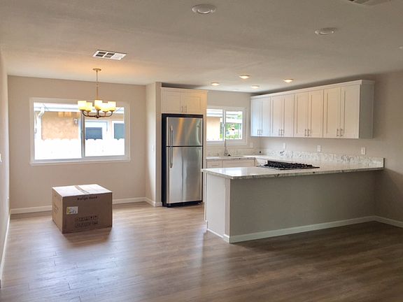 4th image of 2550 Pheasant Dr