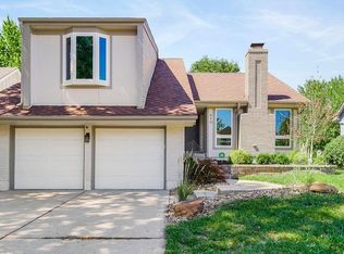 610 NE Burning Tree St, Lees Summit, MO 64064