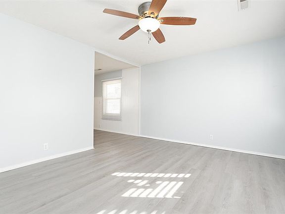 4th image of 665 Greenbriar St