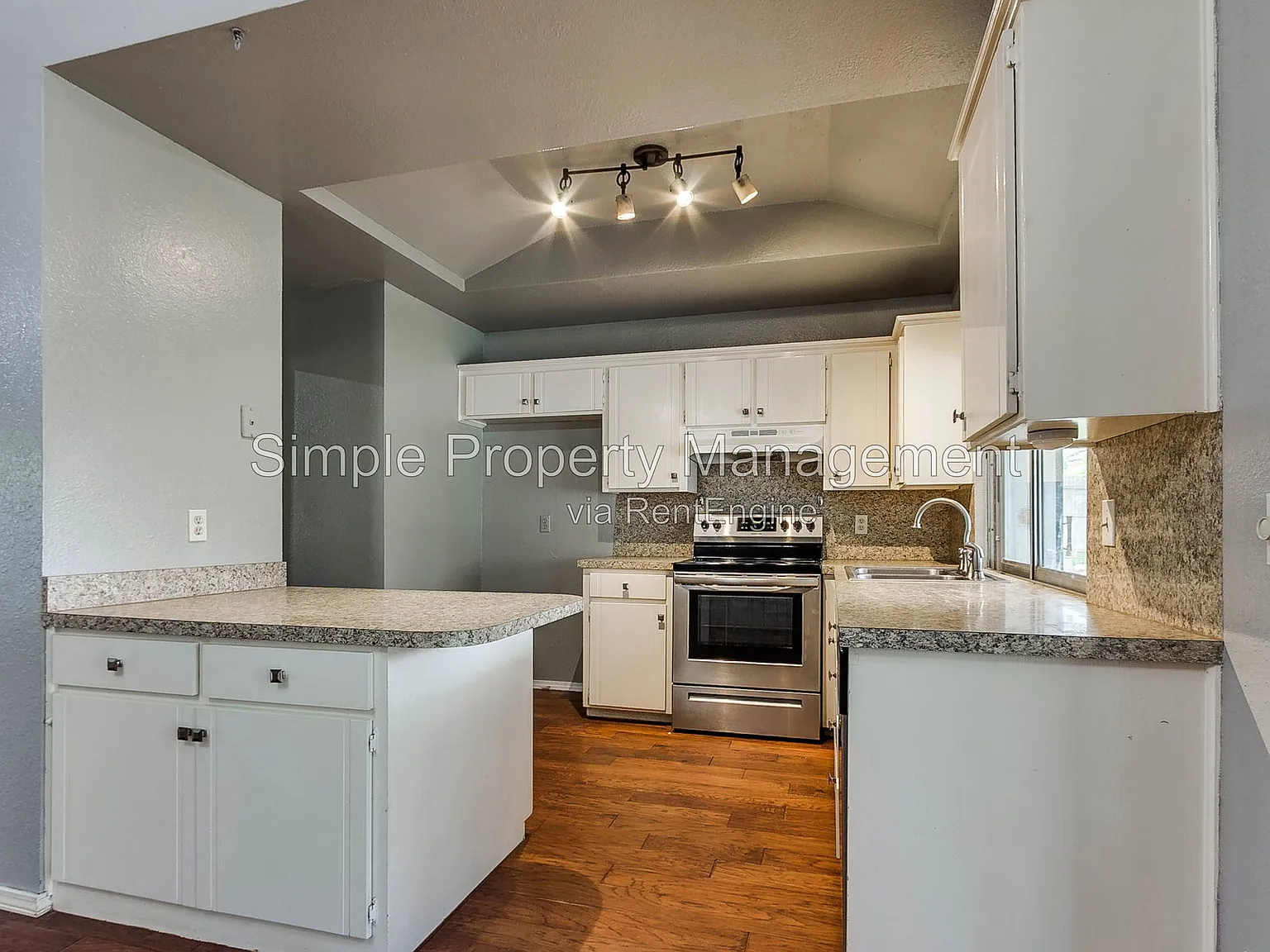 3 bed, 2.0 bath, 1360 sqft, $1,595 — Photo 4