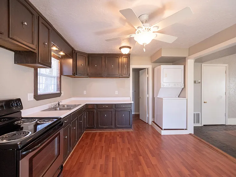 1725 Classen Blvd — Photo 7