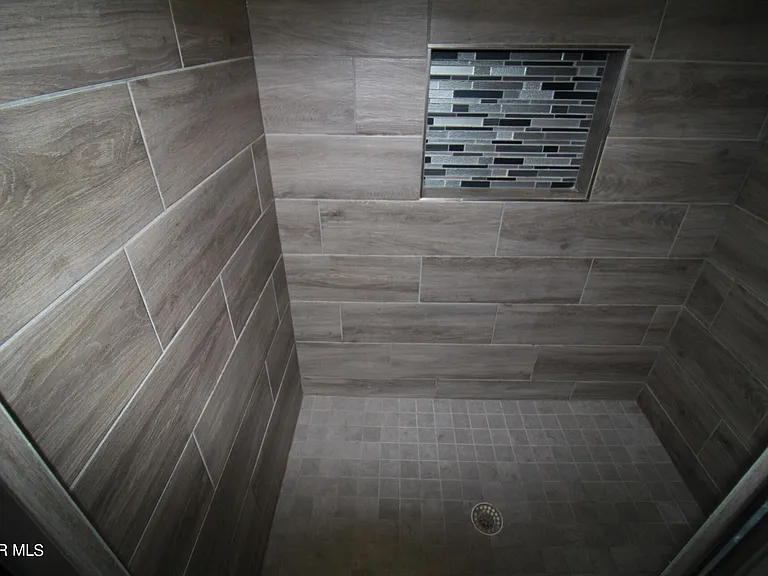 620 Adrian Arellano St W — Photo 42