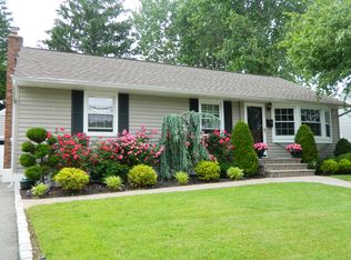 880 Midwood Dr, Bellmore, NY 11710