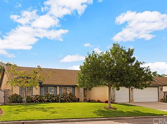 2nd image of 8131 Laurel Park Cir