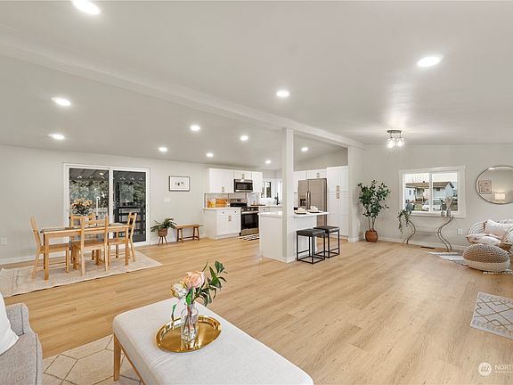 4th image of 14516 Greenbelt Drive E