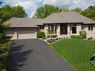 6613 Brenden Ct, Chanhassen, MN 55317