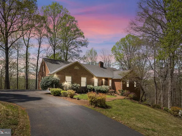 5513 River Rd, Fredericksburg, VA 22407