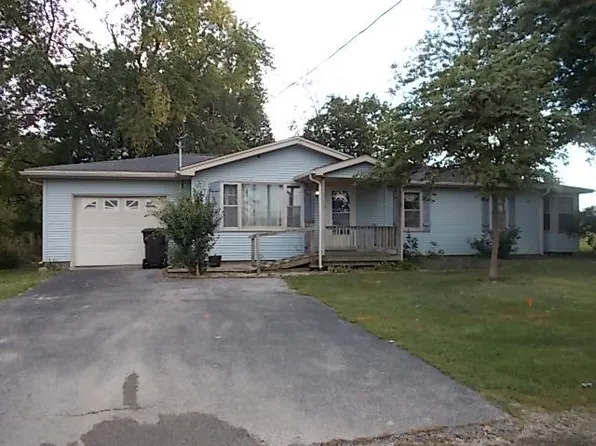 1303 E 2nd St, Pana, IL 62557