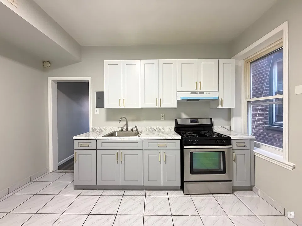 88 Pulaski St #16