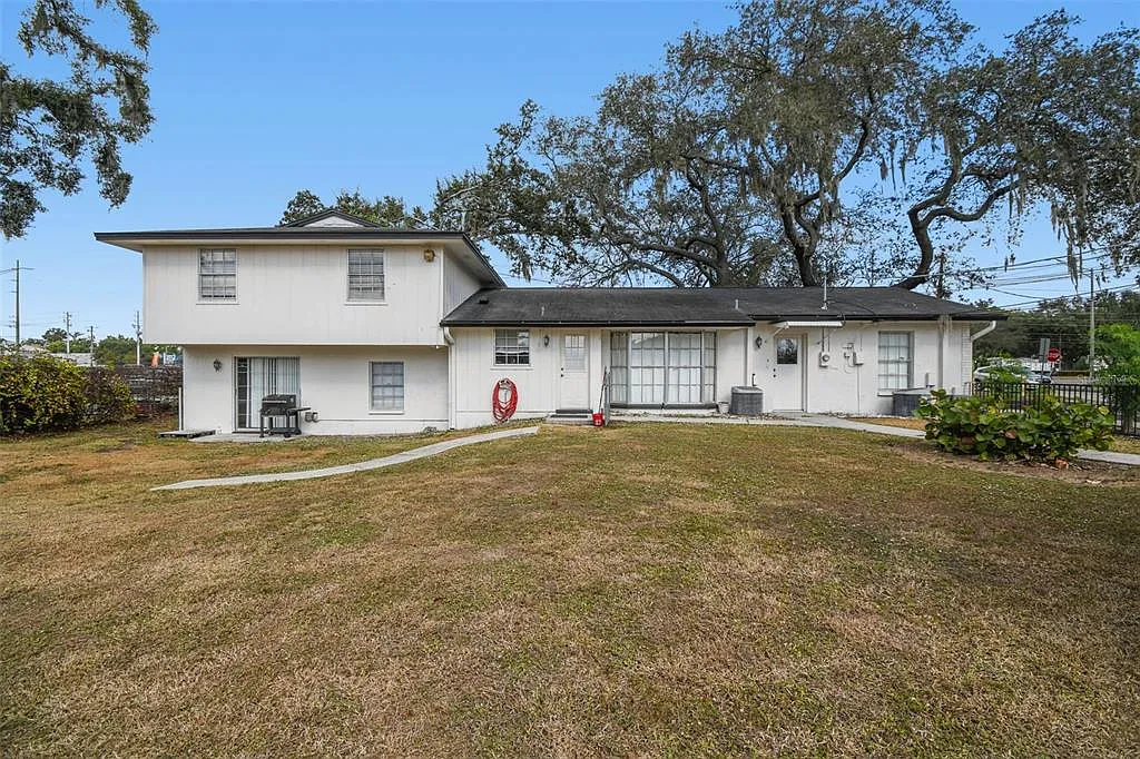 5 bed, 3.0 bath, 2464 sqft, $3,000 — Photo 1