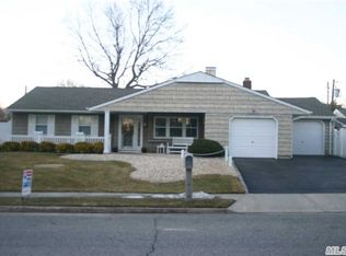 71 Morton St, Port Jefferson Station, NY 11776