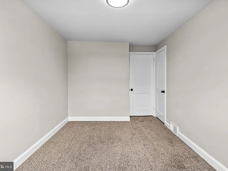 1072 Tremont Dr — Photo 14