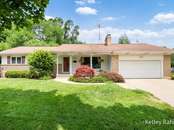 622 Tremont Ct NW, Grand Rapids, MI 49504