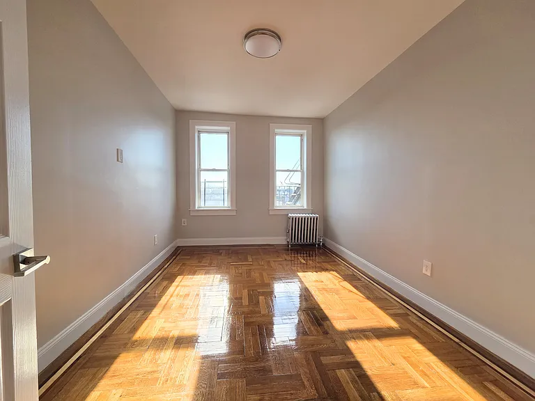 4400 Wickham Ave #4D — Photo 1