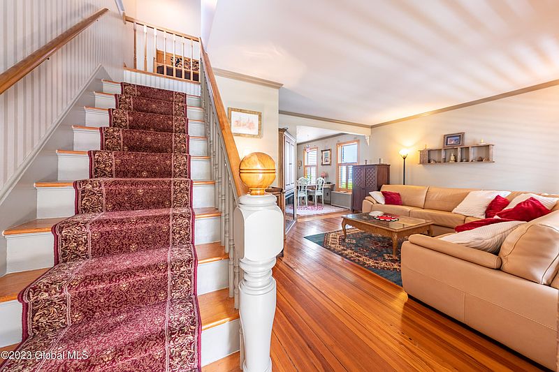 5th image of 1089 Palmer Avenue