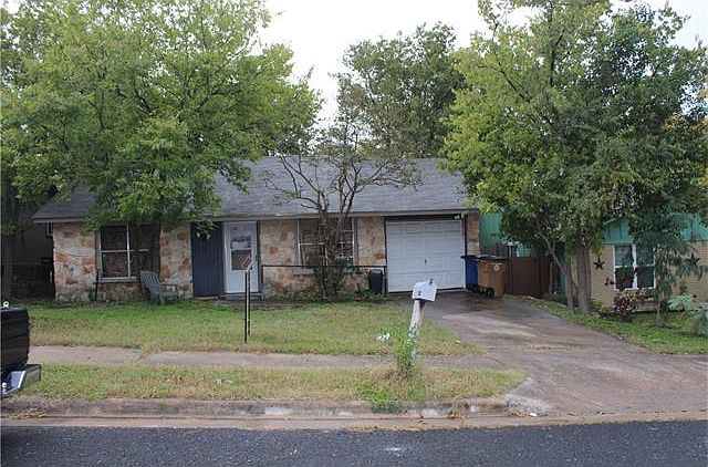 1st image of 1105 Crown Oaks Dr